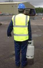 man carrying refrigerant cylinder from climalife sm2